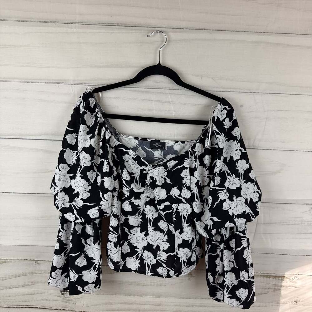 Milk & Honey Black and White Geometric Long Sleeve Blouse A-6